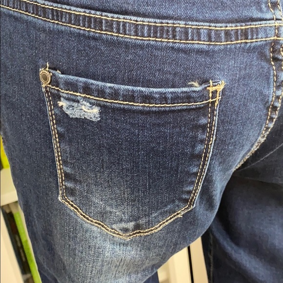 Distressed Skinny Jeans - Picture 13 of 16